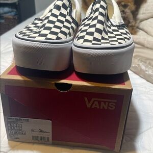 Vans Women's Classic slip on Checkered Slip-On Sneakers - Black and Cream NWT